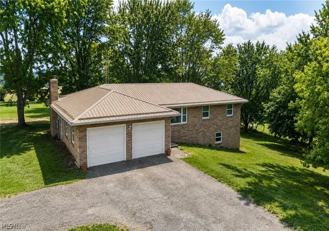 Photo 1 of Sale Pending at 4170 Maplelynn St Sw, Canton, OH 44706 | MLS# 5237506 | Listing updated on 2026-09-10
