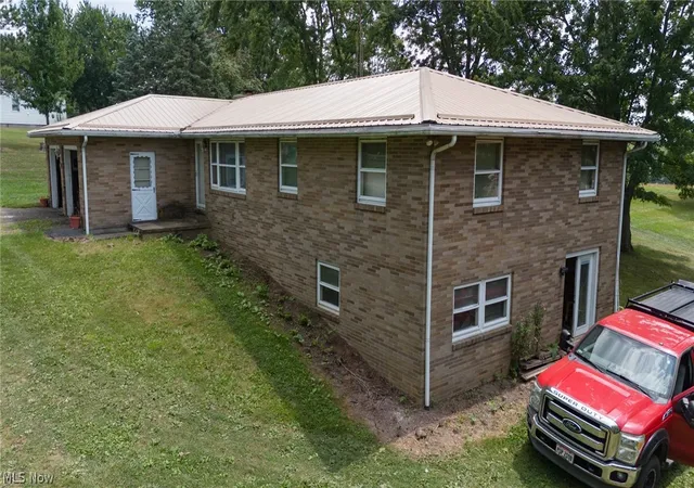Photo 2 of Sale Pending at 4170 Maplelynn St Sw, Canton, OH 44706 | MLS# 5237506 | Listing updated on 2026-09-10