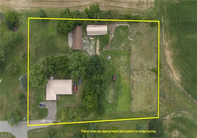 Photo 3 of Sale Pending at 4170 Maplelynn St Sw, Canton, OH 44706 | MLS# 5237506 | Listing updated on 2026-09-10
