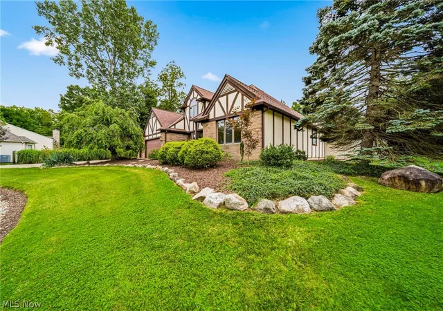 Photo 3 of Sale Pending at 10160 Hobby Horse Ln, Concord Township, OH 44060 | MLS# 5237218 | Listing updated on 2026-09-14
