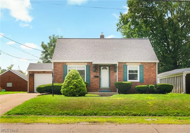 Photo 1 of Single family home for sale at 3008 Helen Pl Nw, Canton, OH 44708 | MLS# 5237144 | Listing updated on 2026-09-14