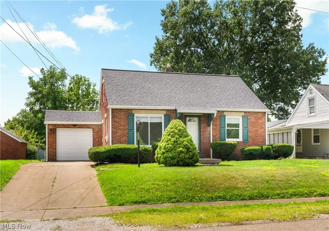 Photo 2 of Single family home for sale at 3008 Helen Pl Nw, Canton, OH 44708 | MLS# 5237144 | Listing updated on 2026-09-14
