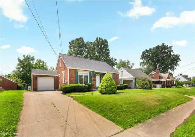 Photo 3 of Single family home for sale at 3008 Helen Pl NW, Canton, OH 44708 | MLS# 5237144 | Listing updated on 2026-09-14