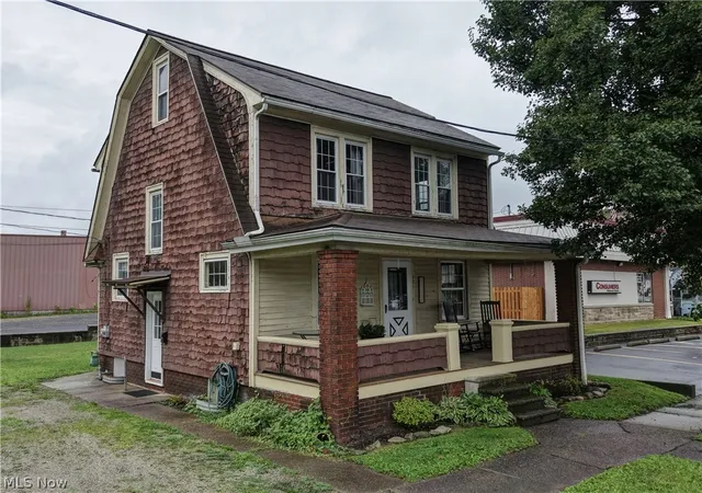 Photo 3 of Single family home for sale at 121 2nd Street Se, Brewster, OH 44613 | MLS# 5237636 | Listing updated on 2026-09-14