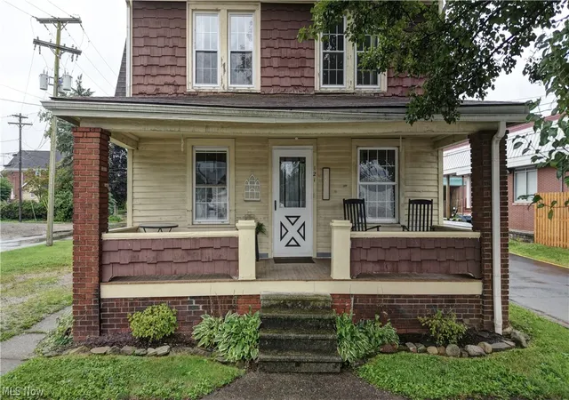 Photo 3 of Single family home for sale at 121 2nd Street SE, Brewster, OH 44613 | MLS# 5237636 | Listing updated on 2026-09-14