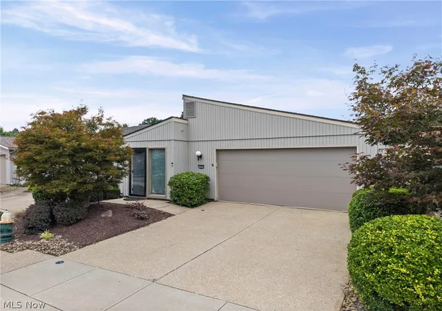 Photo 2 of Single family home for sale at 11025 Southwind Ct, Strongsville, OH 44149 | MLS# 5237532 | Listing updated on 2026-09-04