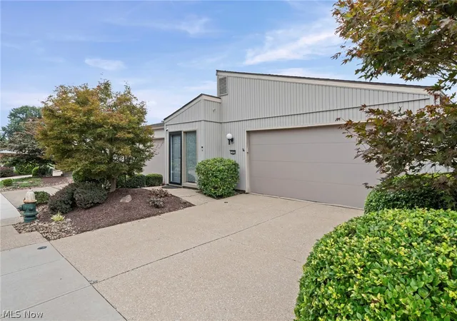 Photo 3 of Single family home for sale at 11025 Southwind Ct, Strongsville, OH 44149 | MLS# 5237532 | Listing updated on 2026-09-04