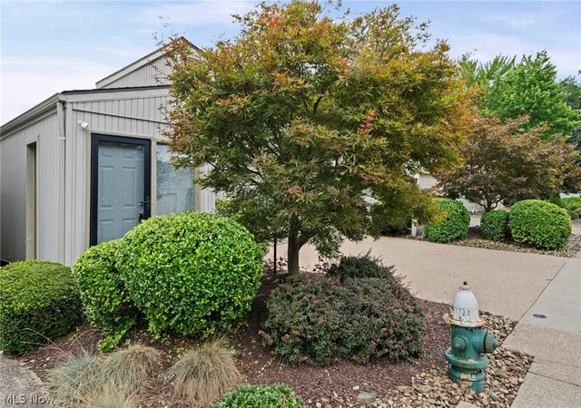 Photo 4 of Single family home for sale at 11025 Southwind Ct, Strongsville, OH 44149 | MLS# 5237532 | Listing updated on 2026-09-04