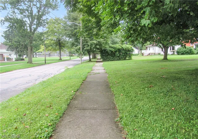 Photo 3 of Sale Pending at 106 Prospect St, Wellington, OH 44090 | MLS# 5237690 | Listing updated on 2026-09-15