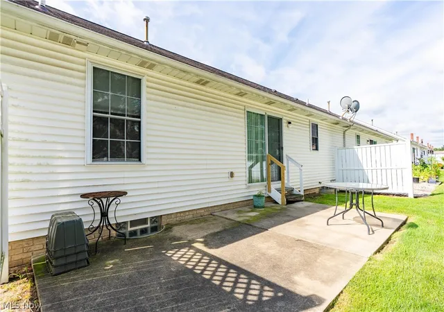 Listing Photo 4 - Condo for sale in building located at 315 Abby Ln, Hartville, OH 44632