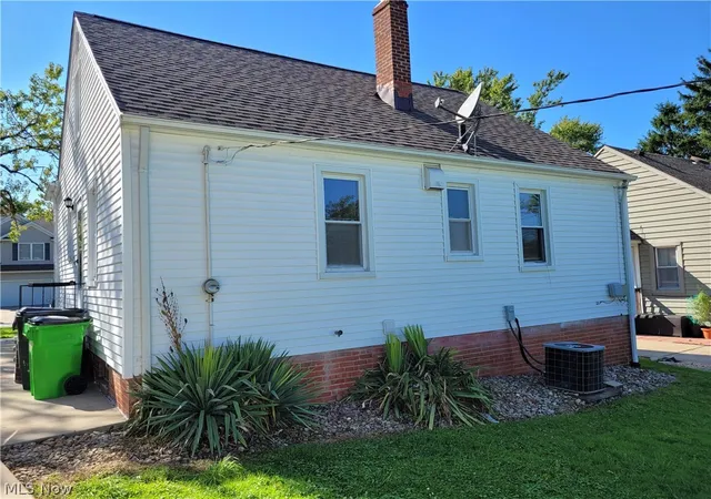 Photo 2 of Single family home for sale at 1277 Iroquois Ave, Cleveland, OH 44124 | MLS# 5237715 | Listing updated on 2026-09-06