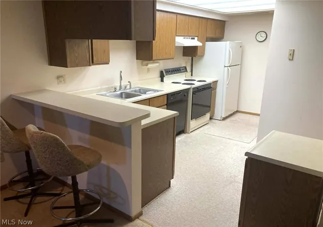 Photo 2 of Sale Pending at 21 Stratford Green Dr #1, Canfield, OH 44406 | MLS# 5226732 | Listing updated on 2026-09-14