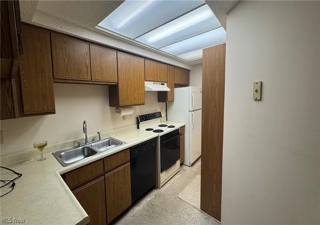 Photo 3 of Sale Pending at 21 Stratford Green Dr #1, Canfield, OH 44406 | MLS# 5226732 | Listing updated on 2026-09-14