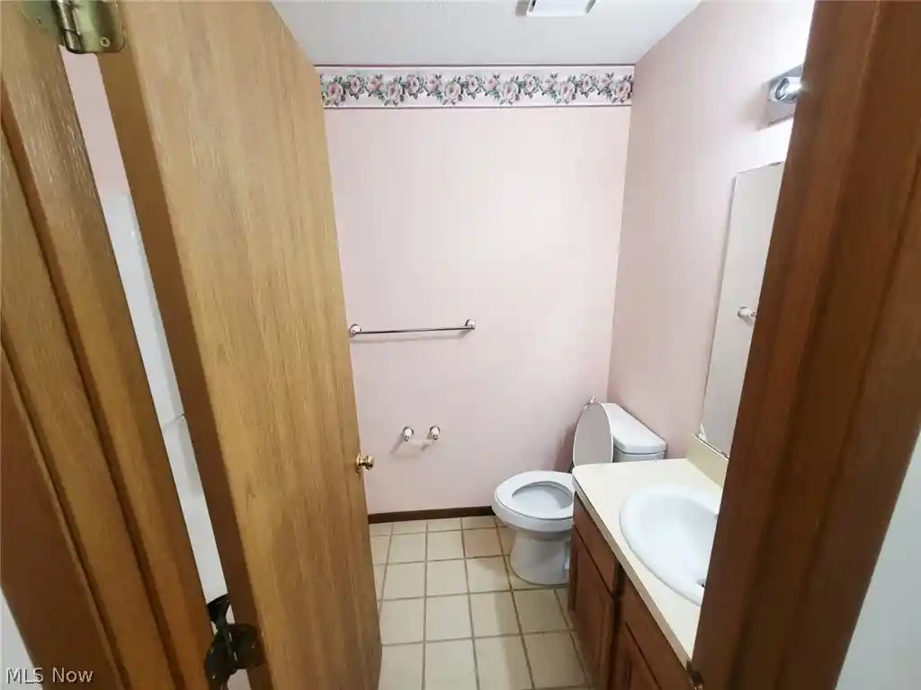 Listing Photo 8 - Condo for sale in 8671 Scenicview Dr located at 8671 Scenicview Dr, Broadview Heights, OH 44147 - Unit #205