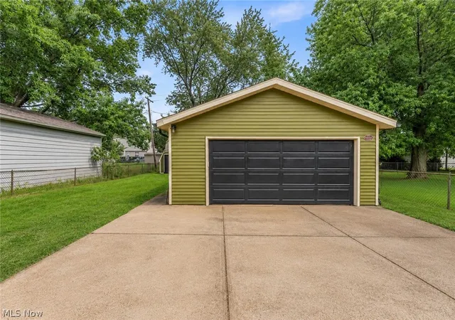 Photo 3 of Single family home for sale at 465 E 272 Street, Euclid, OH 44132 | MLS# 5236564 | Listing updated on 2026-10-07