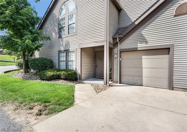 Photo 2 of Condo for sale at 6465 Saint Andrews Dr #1, Canfield, OH 44406 | MLS# 5237032 | Listing updated on 2026-09-10