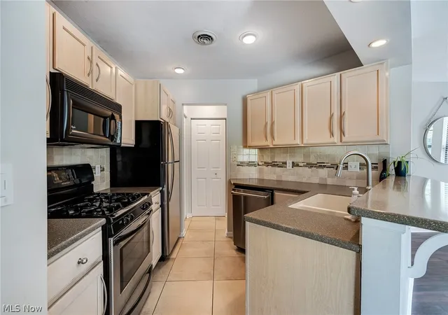 Listing Photo 5 - Condo for sale in building located at 6465 Saint Andrews Dr, Canfield, OH 44406 - Unit #1