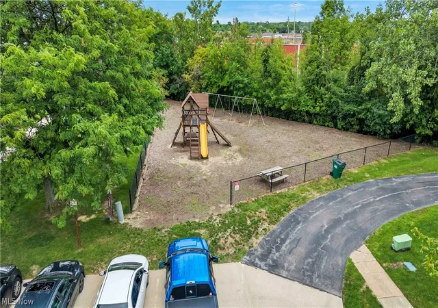 Listing Photo 2 - Condo for sale in building located at 7444 Noble Ct, Mentor, OH 44060