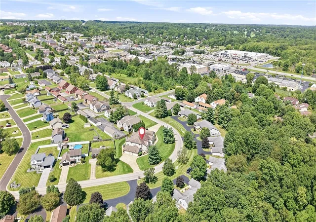 Listing Photo 2 - Condo for sale in building located at 7445 E Huntington Dr, Youngstown, OH 44512 - Unit #2