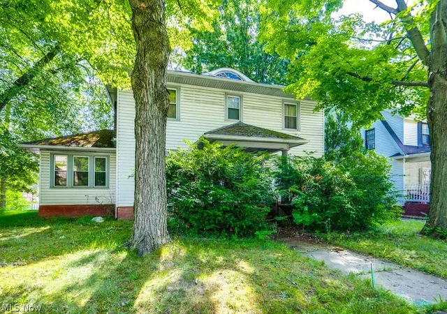 Photo 2 of Sale Pending at 333 Trigonia Dr, Akron, OH 44302 | MLS# 5218971 | Listing updated on 2026-09-10