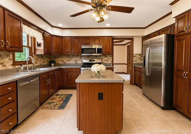 Photo 4 of Single family home for sale at 2975 Vincent Dr, Seven Hills, OH 44131 | MLS# 5237738 | Listing updated on 2026-10-01