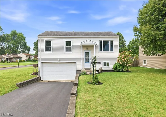 Photo 1 of Single family home for sale at 378 Dehoff Dr, Youngstown, OH 44515 | MLS# 5235946 | Listing updated on 2026-09-12