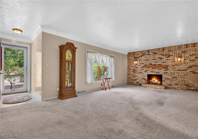 Photo 4 of Single family home for sale at 1164 Edgecliff Dr, Bedford, OH 44146 | MLS# 5237577 | Listing updated on 2026-10-01