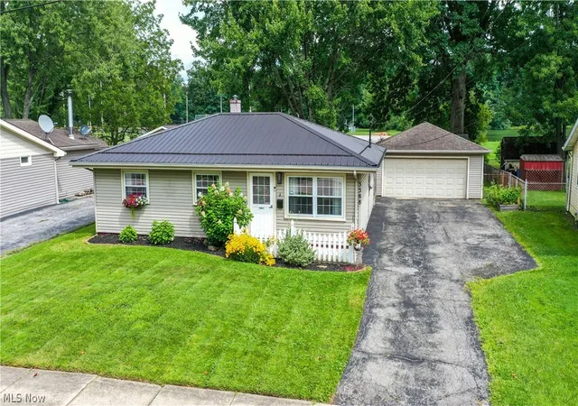 Single family home for sale at 3388 Olian Ave NW, Warren, OH 44485 | MLS# 5237813