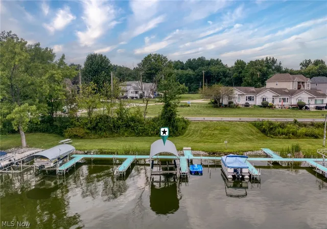 Listing Photo 2 - Condo for sale in building located at 1949 Craig Dr, Lake Milton, OH 44429