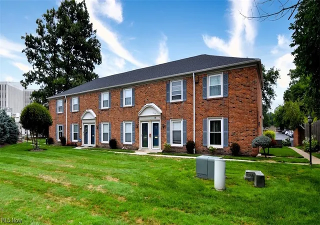 Photo 1 of Condo for sale at 5700 York Dr, Cleveland, OH 44124 | MLS# 5237863 | Listing updated on 2026-09-14