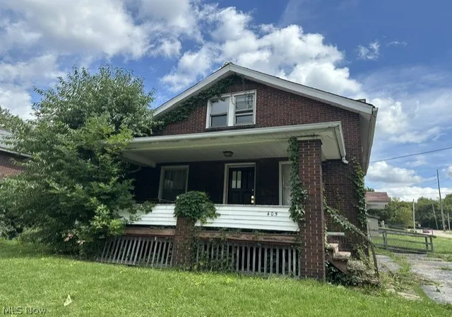 Photo 1 of Single family home for sale at 405 Drake Ave, Youngstown, OH 44505 | MLS# 5238007 | Listing updated on 2026-09-09