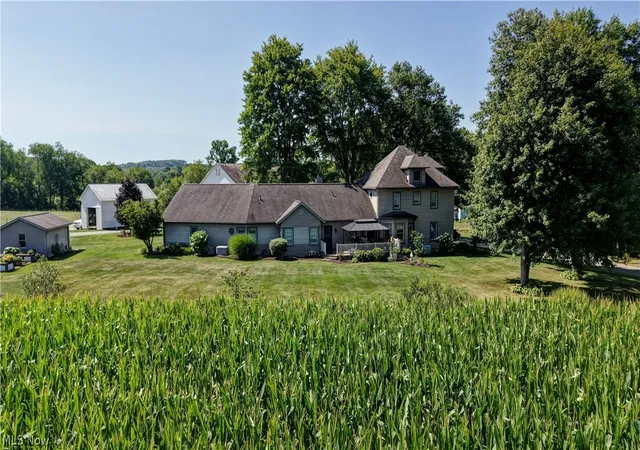 Photo 3 of Sale Pending at 10557 Soehnlen Rd NW, Beach City, OH 44608 | MLS# 5237892 | Listing updated on 2026-09-21