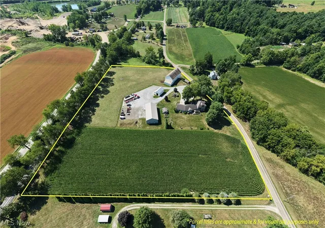 Photo 4 of Sale Pending at 10557 Soehnlen Rd NW, Beach City, OH 44608 | MLS# 5237892 | Listing updated on 2026-09-21