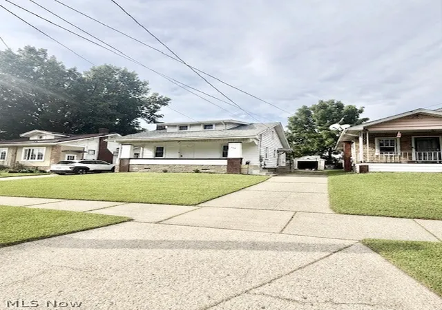 Photo 4 of Single family home for sale at 328 Marmion Ave, Youngstown, OH 44507 | MLS# 5236742 | Listing updated on 2026-09-28