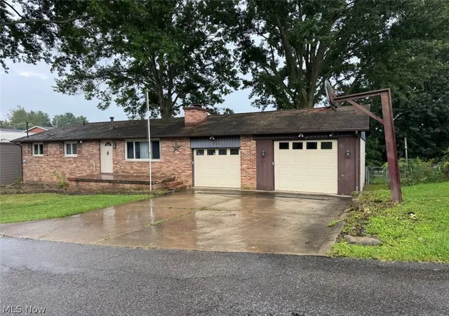 Photo 3 of Single family home for sale at 1704 17th Avenue, Parkersburg, WV 26101 | MLS# 5237707 | Listing updated on 2026-09-27