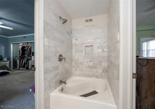 Listing Photo 2 - Condo for sale in building located at 19015 Van Aken Blvd, Shaker Heights, OH 44122 - Unit #406