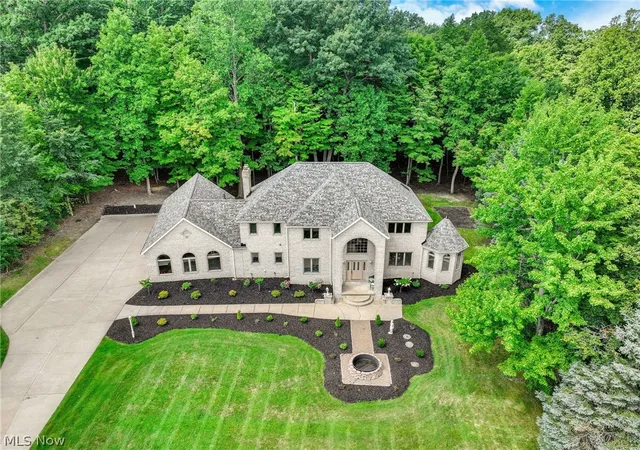 Photo 3 of Single family home for sale at 8190 Mount Royal Dr, Concord Township, OH 44077 | MLS# 5238047 | Listing updated on 2026-09-18