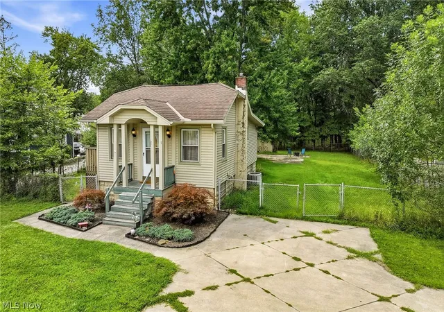 Photo 3 of Single family home for sale at 2350 Columbia Rd, Westlake, OH 44145 | MLS# 5238083 | Listing updated on 2026-09-08