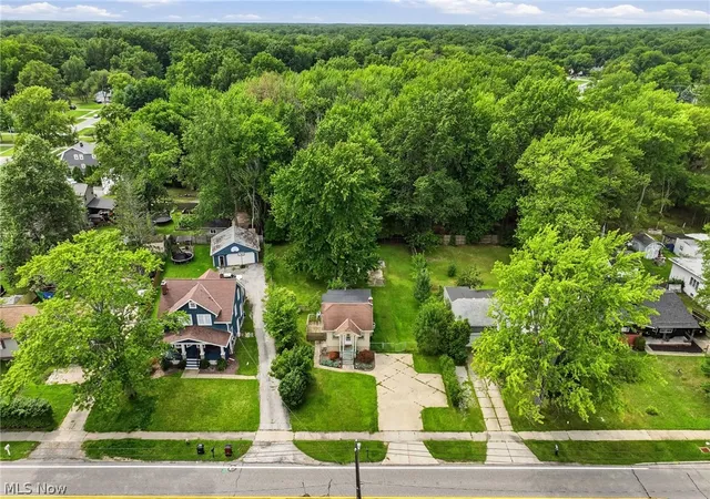 Photo 4 of Single family home for sale at 2350 Columbia Rd, Westlake, OH 44145 | MLS# 5238083 | Listing updated on 2026-09-08