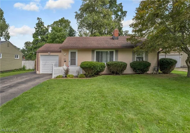 Photo 1 of Single family home for sale at 3923 Arden Blvd, Youngstown, OH 44511 | MLS# 5238035 | Listing updated on 2026-09-04