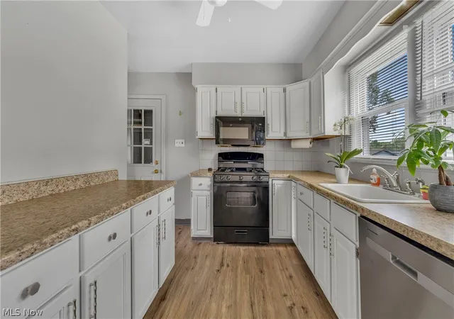 Photo 3 of Single family home for sale at 3923 Arden Blvd, Youngstown, OH 44511 | MLS# 5238035 | Listing updated on 2026-09-04