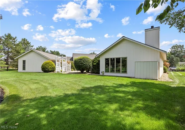 Photo 3 of Single family home for sale at 33008 Woodhaven Cir, North Ridgeville, OH 44039 | MLS# 5238043 | Listing updated on 2026-09-10