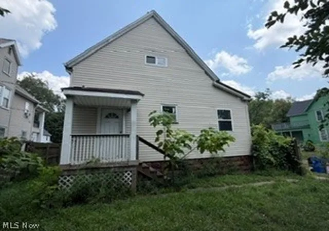 Listing Photo 2 - Condo for sale in building located at 2092 W 95th St, Cleveland, OH 44102