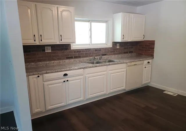 Photo 2 of Single family home for sale at 6110 Antrim Rd, Elyria, OH 44035 | MLS# 5237819 | Listing updated on 2026-09-11