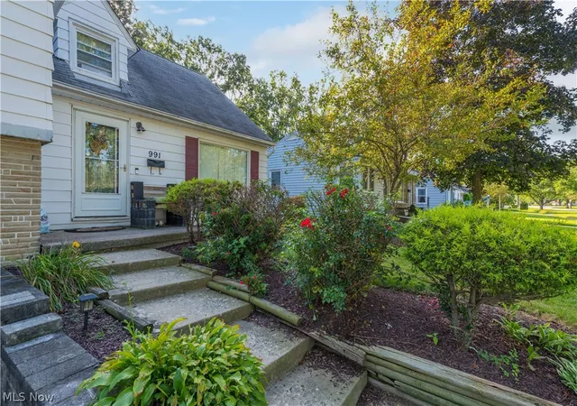 Photo 3 of Sale Pending at 991 Reeve Rd, Elyria, OH 44035 | MLS# 5237765 | Listing updated on 2026-09-18