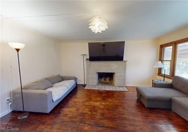 Photo 3 of Single family home for sale at 615 Edison St, Struthers, OH 44471 | MLS# 5237604 | Listing updated on 2026-09-10