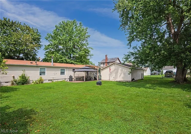 Photo 3 of Sale Pending at 209 Cherry Ave, Niles, OH 44446 | MLS# 5237220 | Listing updated on 2026-09-29