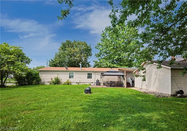 Photo 3 of Sale Pending at 209 Cherry Ave, Niles, OH 44446 | MLS# 5237220 | Listing updated on 2026-09-29