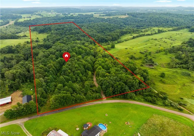 Photo 3 of Single family home for sale at 17881 Horseshoe Bnd Rd E, Newcomerstown, OH 43832 | MLS# 5238185 | Listing updated on 2026-09-21