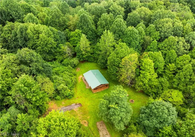 Photo 4 of Single family home for sale at 17881 Horseshoe Bnd Rd E, Newcomerstown, OH 43832 | MLS# 5238185 | Listing updated on 2026-09-21